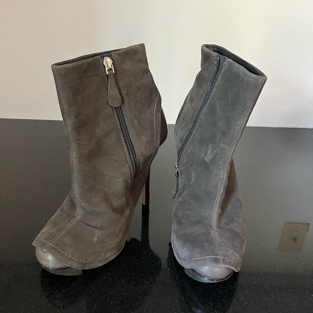Camilla Skovgaard Suede Pumps